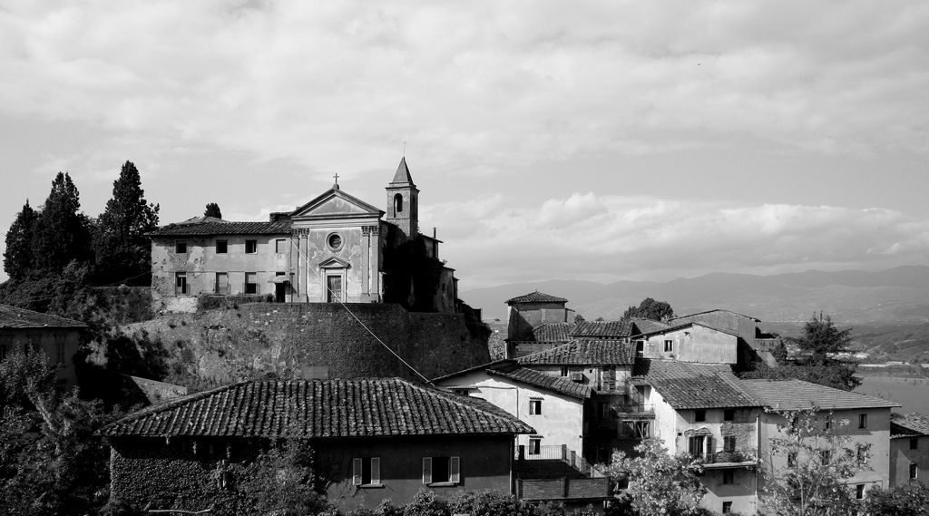 Il borgo di Castelnuovo dei Sabbioni [Photo Credits: Fatabugiarda]