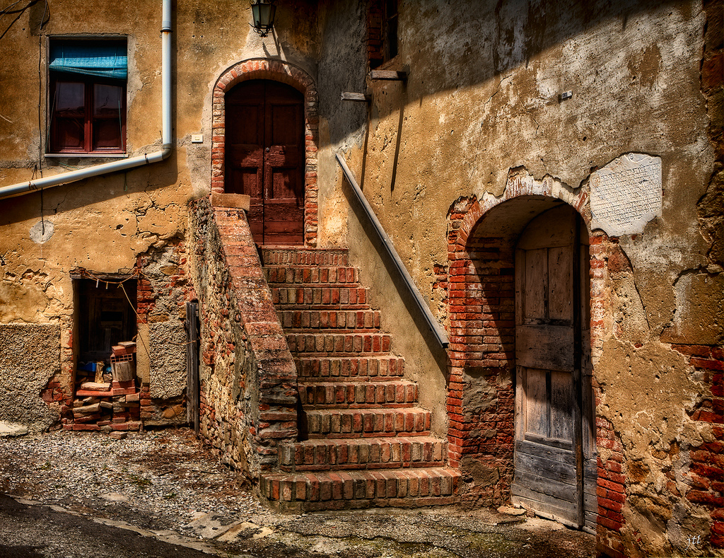 Il borgo fantasma di Toiano [Photo Credits: Jason OX4]