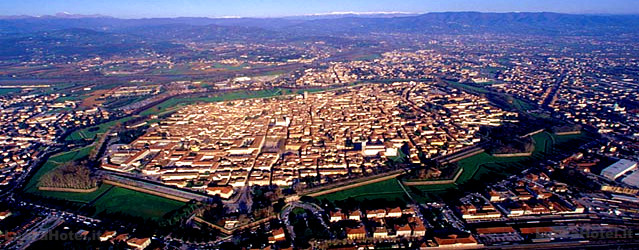 panoramica_lucca_centro_storico_mura_urbane.jpg