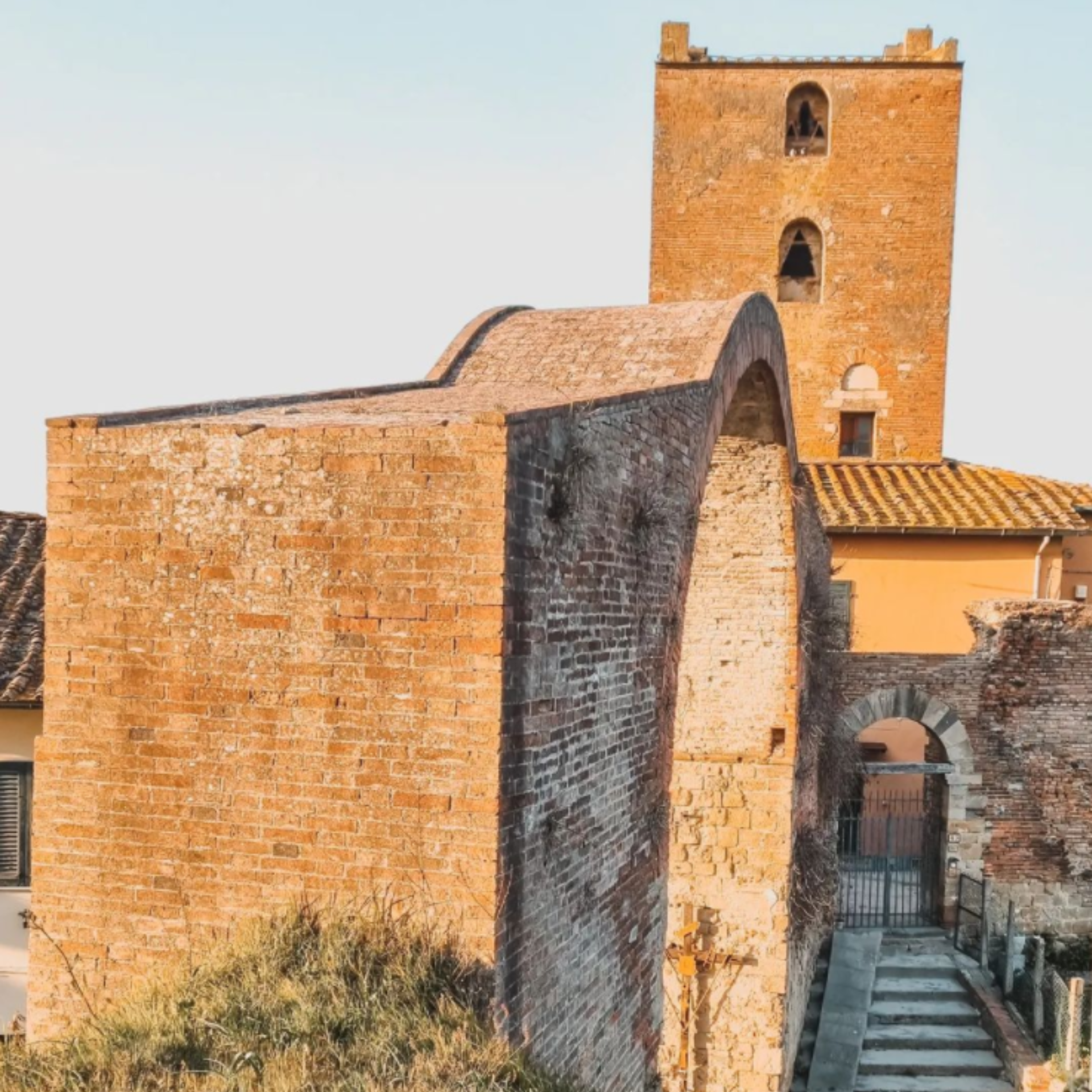 Tower and Arch of Castruccio Castracani