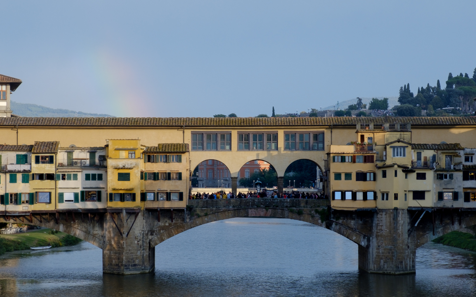 Florence avec un magnifique arc-en-ciel