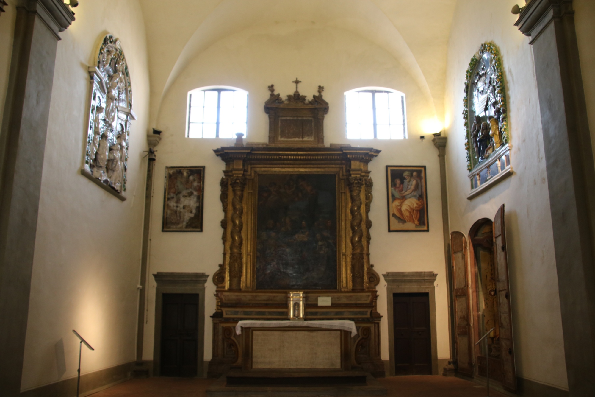 Interior de la Iglesia Santa Clara en Monte San Savino