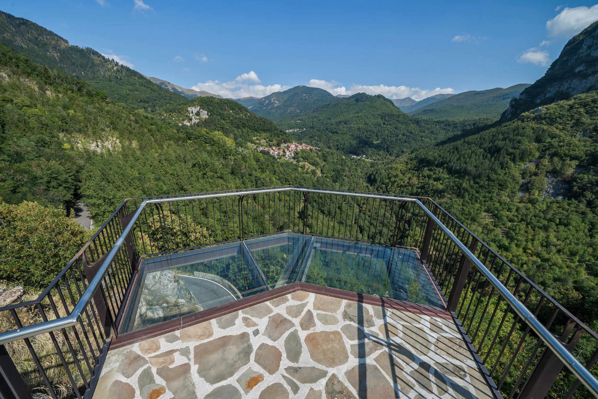 View from the Rocca di Soraggio, a village of Sillano Giuncugnano