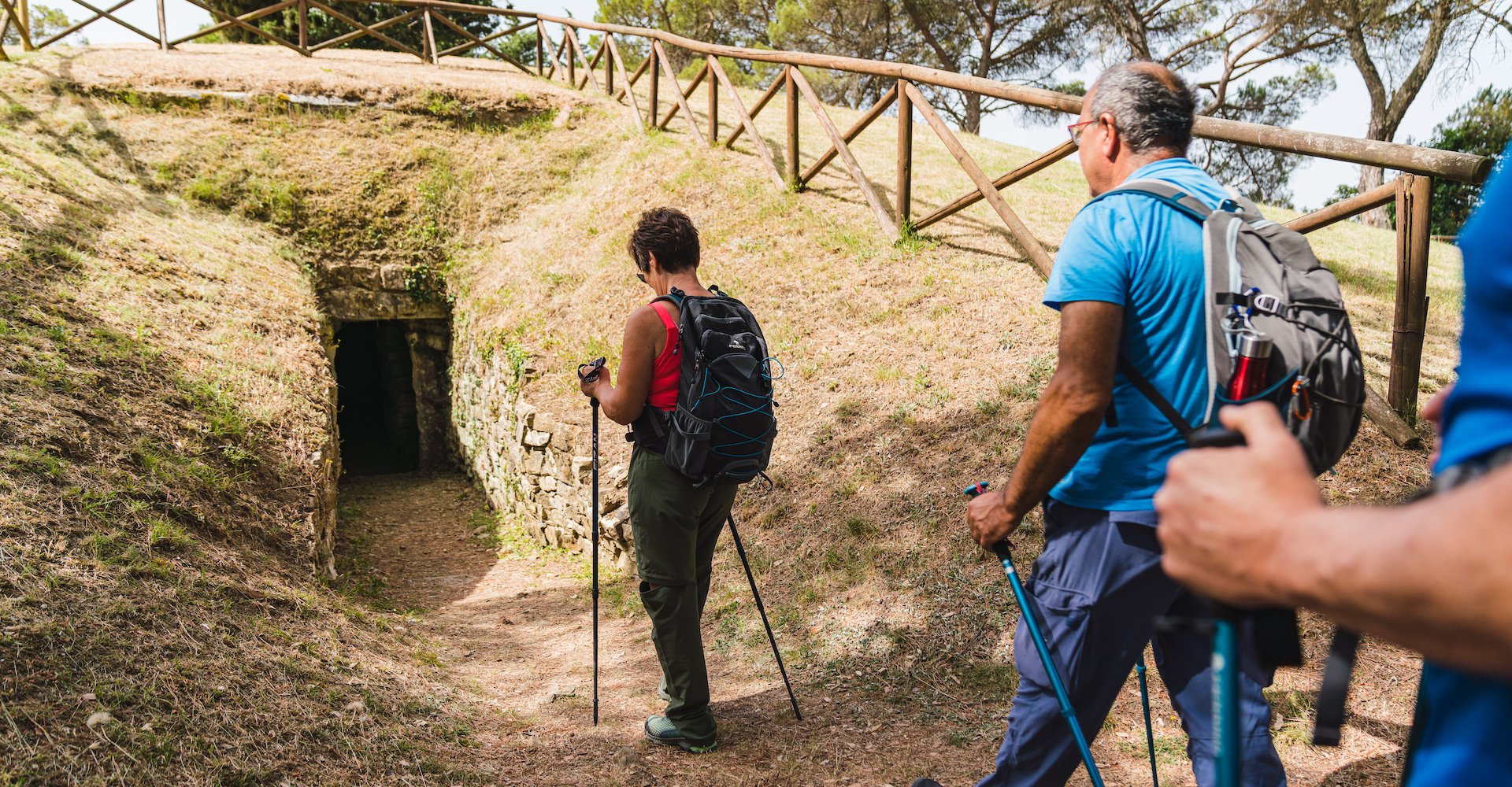 escursionisti siti etruschi chianti