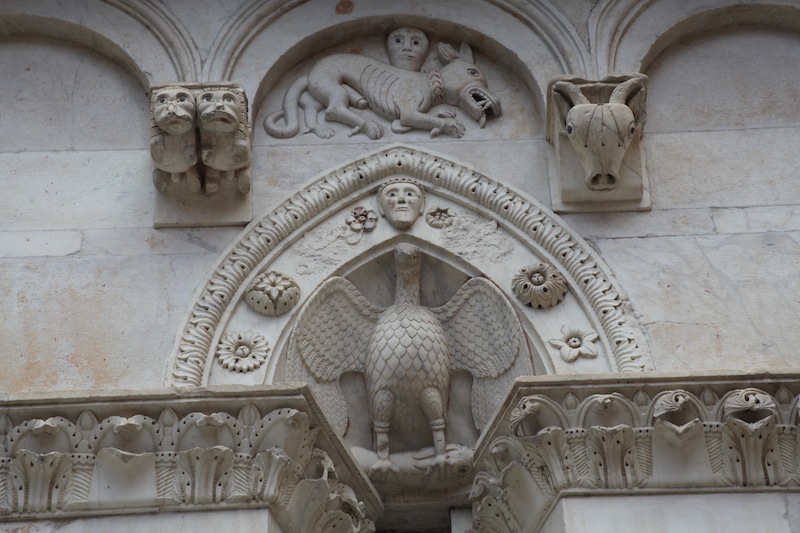 Alcune decorazioni sulla facciata del Duomo