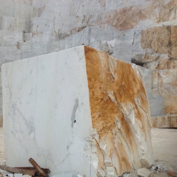 Estrazione del marmo in galleria