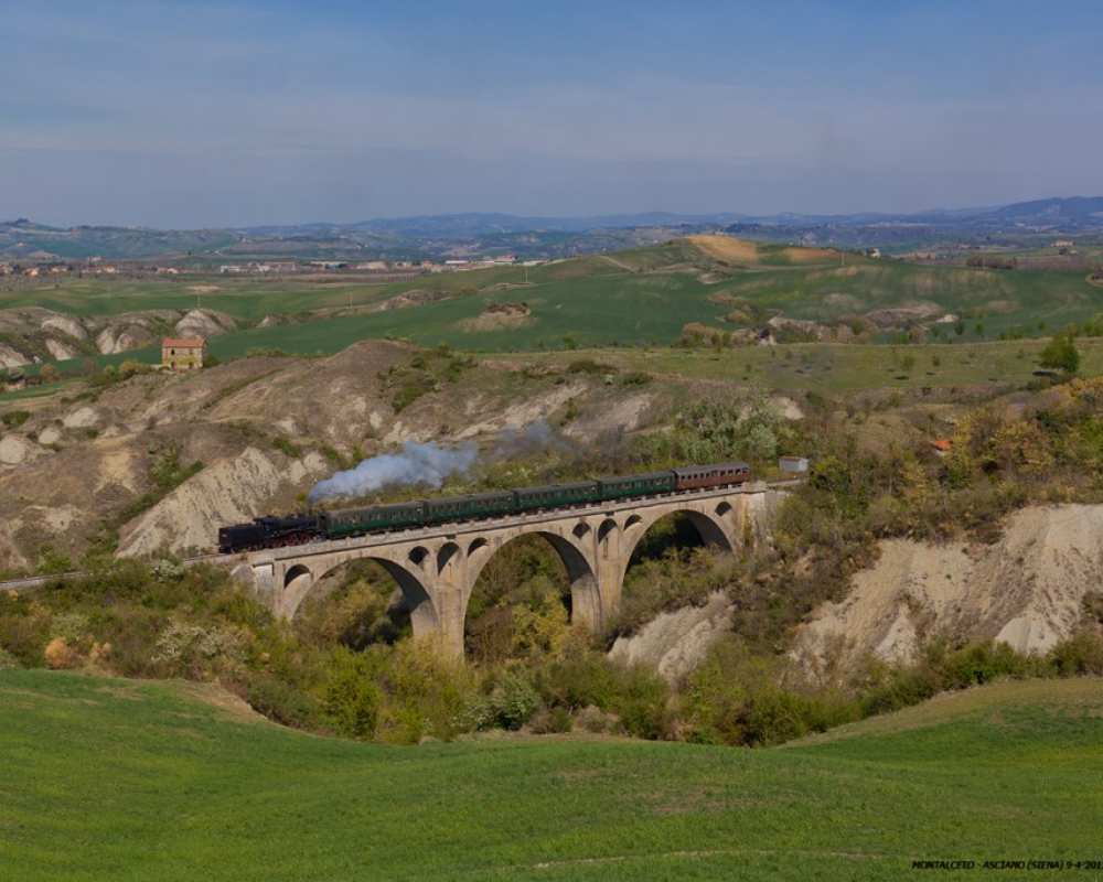 Nature Train on the Montalceto viaduct, Poggio Pinci
