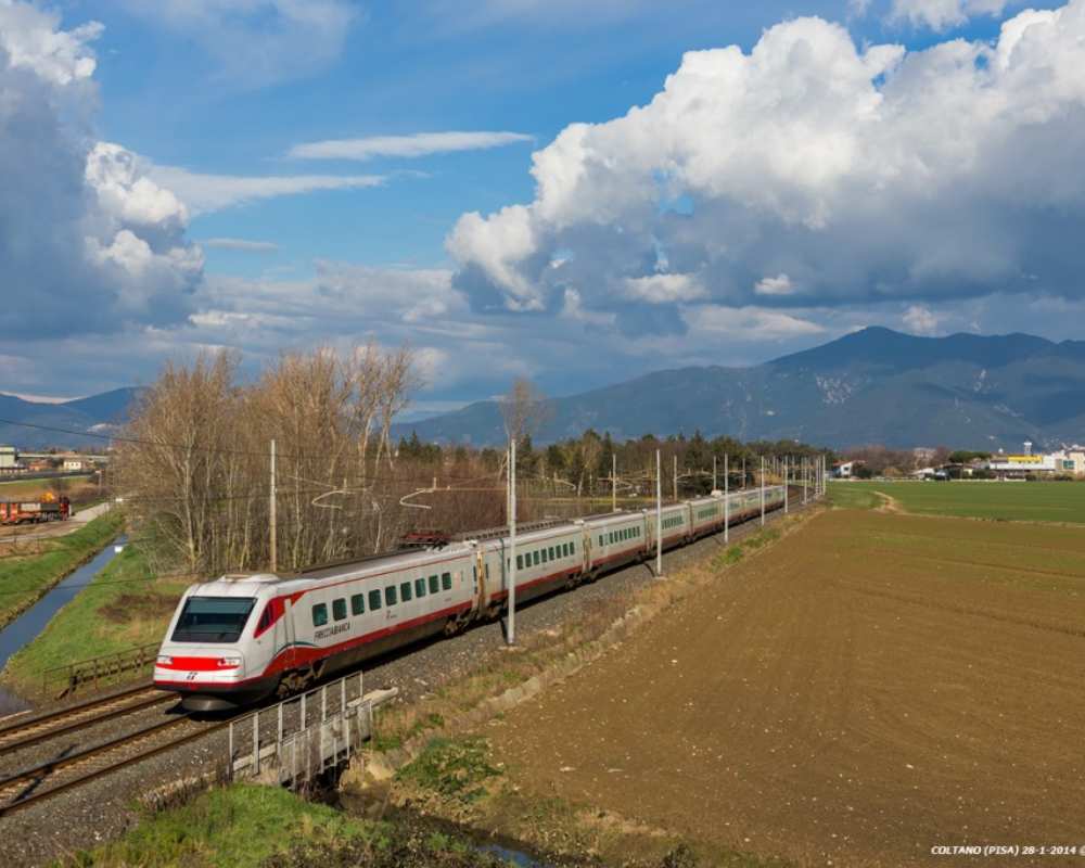 Frecciabianca train in the area of Coltano