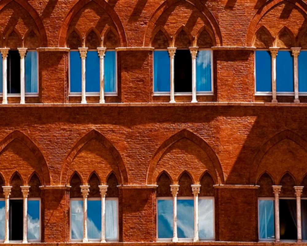 Windows of a building at Piazza del Campo