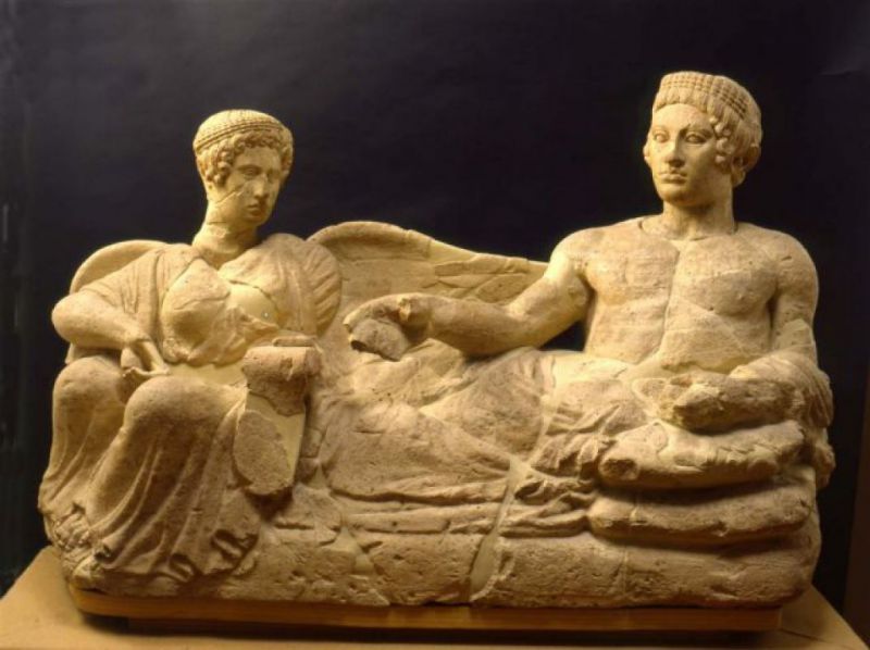 Museo Archeologico di Firenze - coperchio di sarcofago etrusco