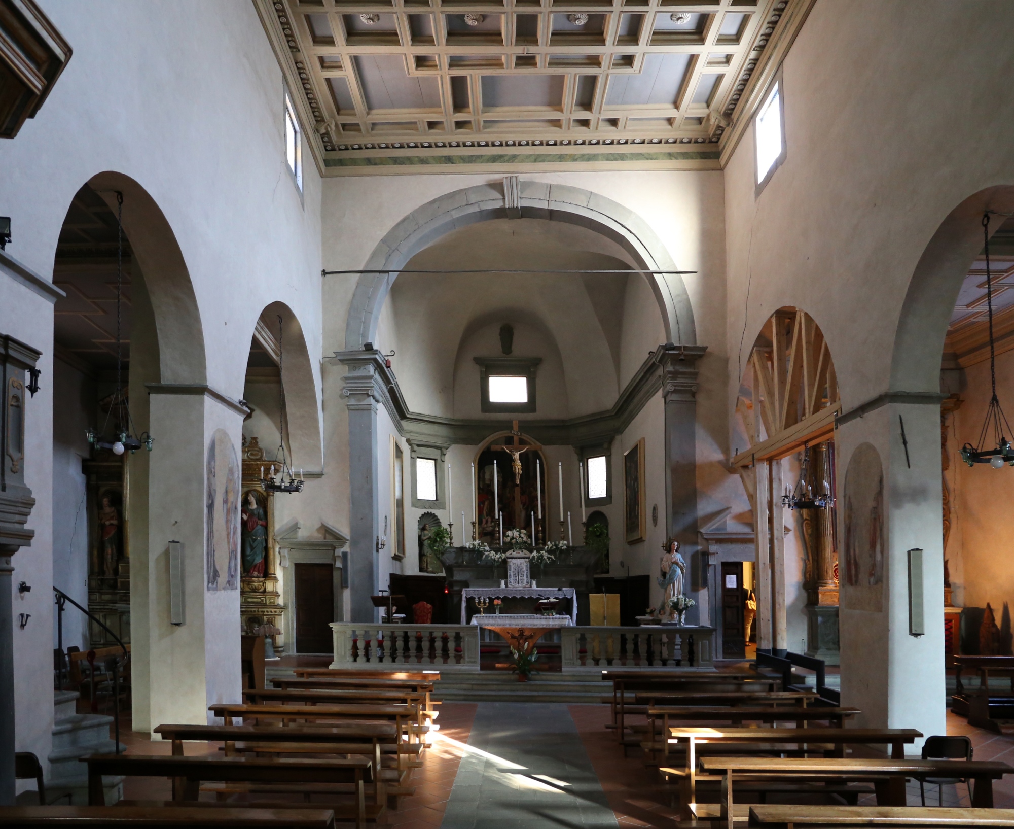 Interior de la Iglesia San Bartolomeo