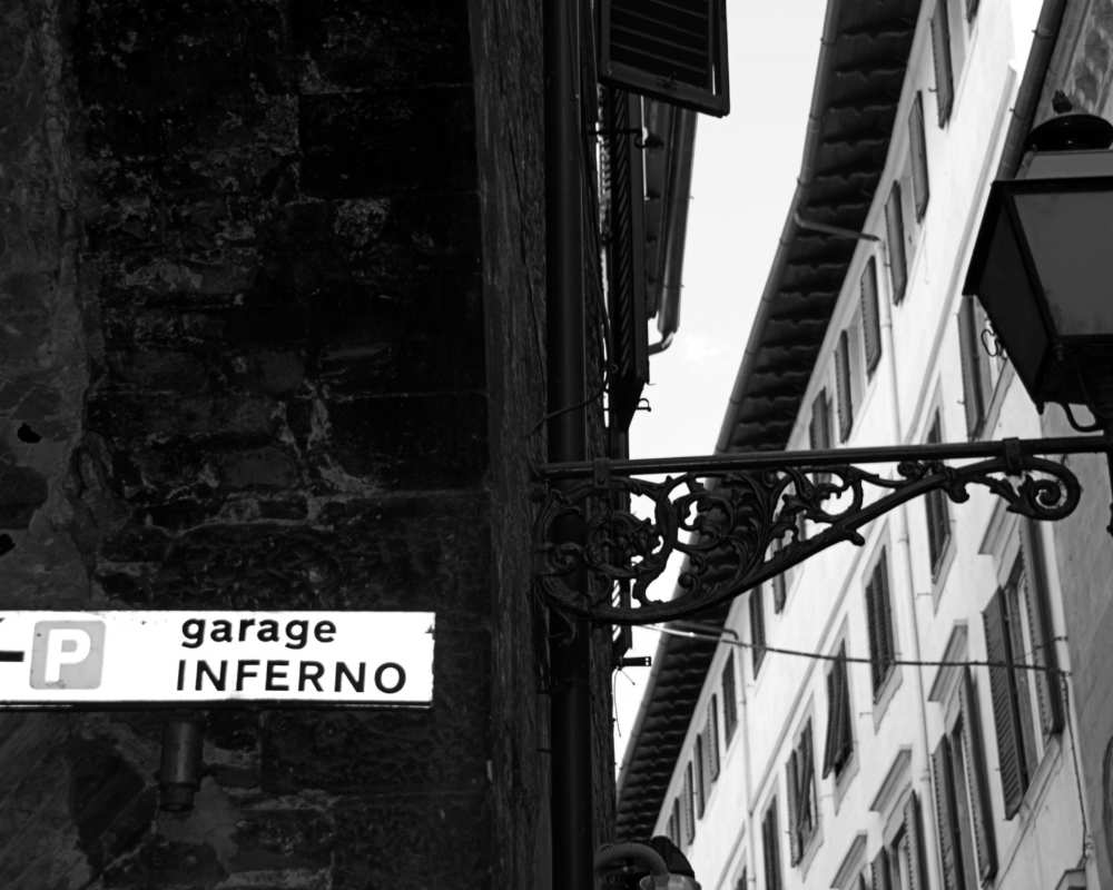 Aptly-named parking garage in via dell'Inferno