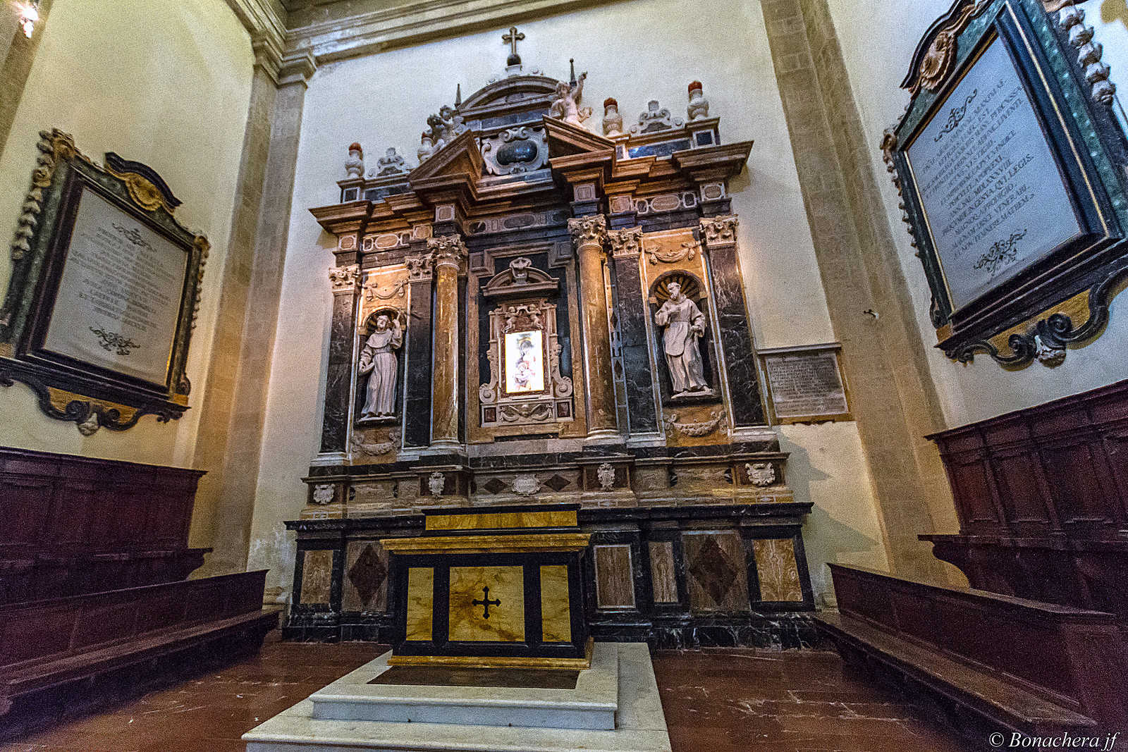 Dentro il Duomo