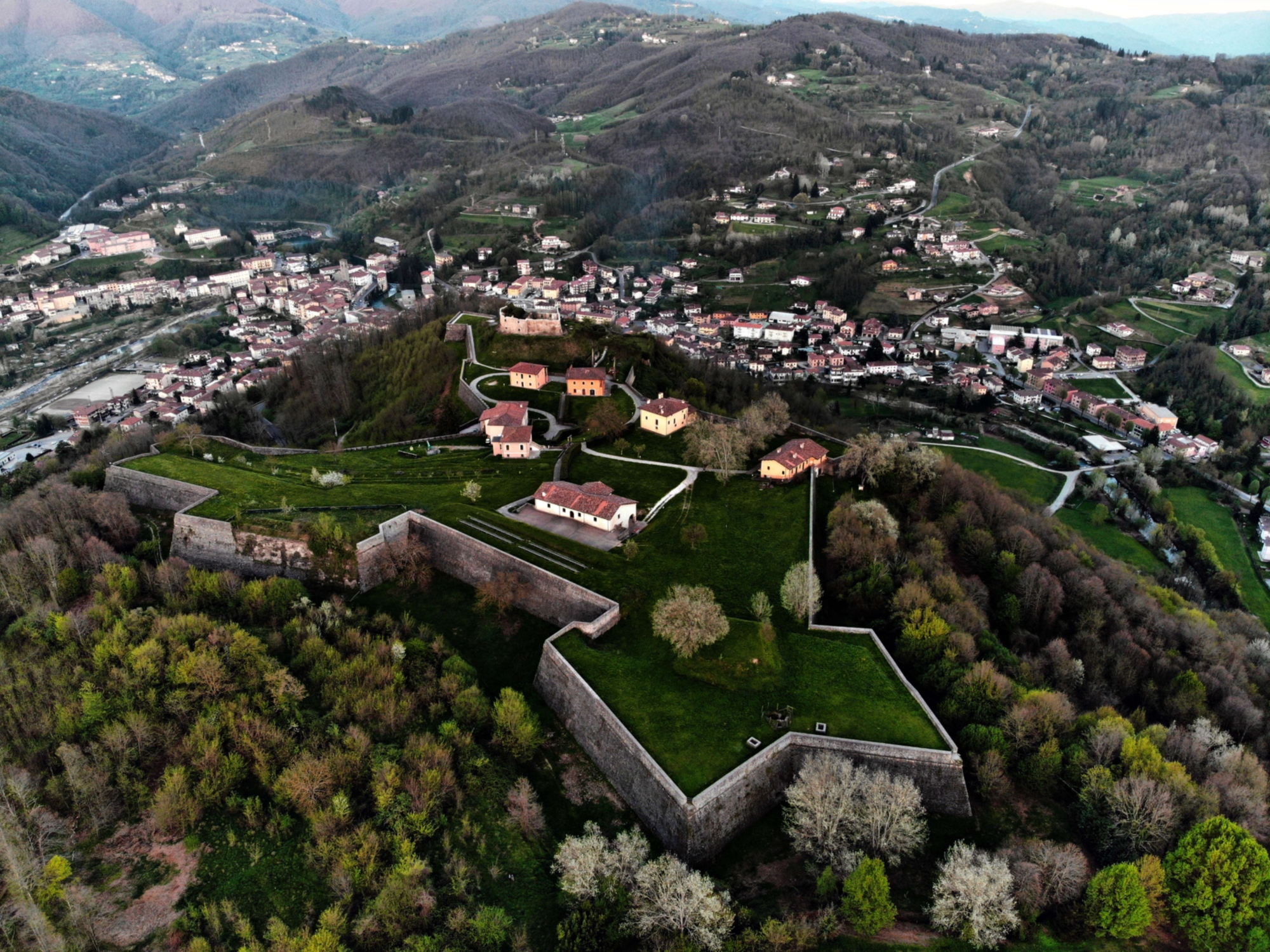 Blick auf die Festung von Mont'Alfonso von oben