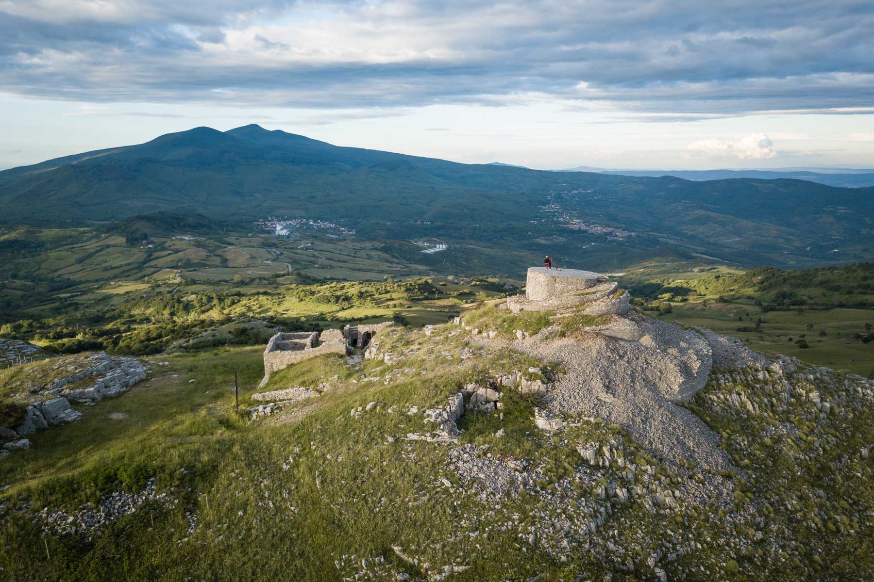 The Giurisdavidica tower on Monte Labbro