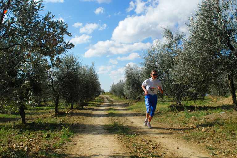 An outdoor wellness run in the Tuscan countryside