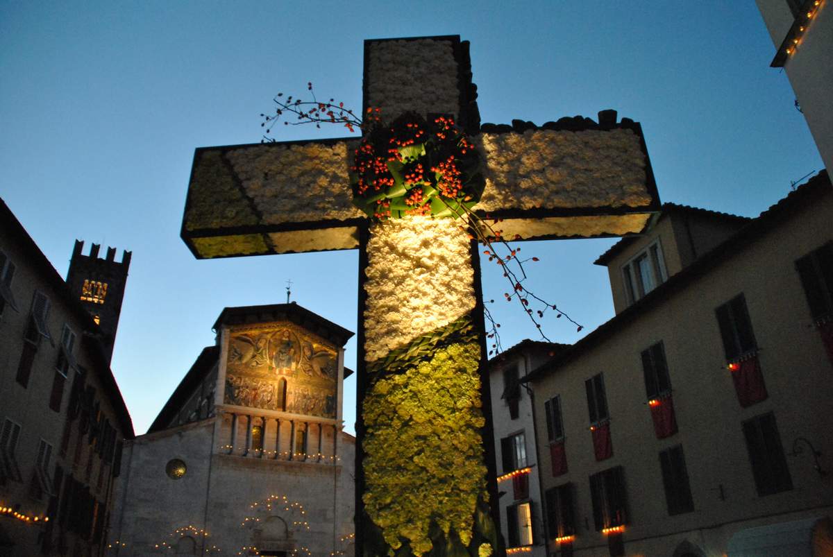 Die „Luminara di Santa Croce“ in Lucca