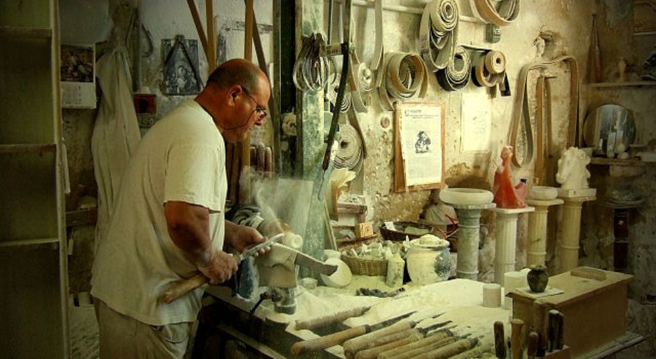 Working alabaster in Volterra