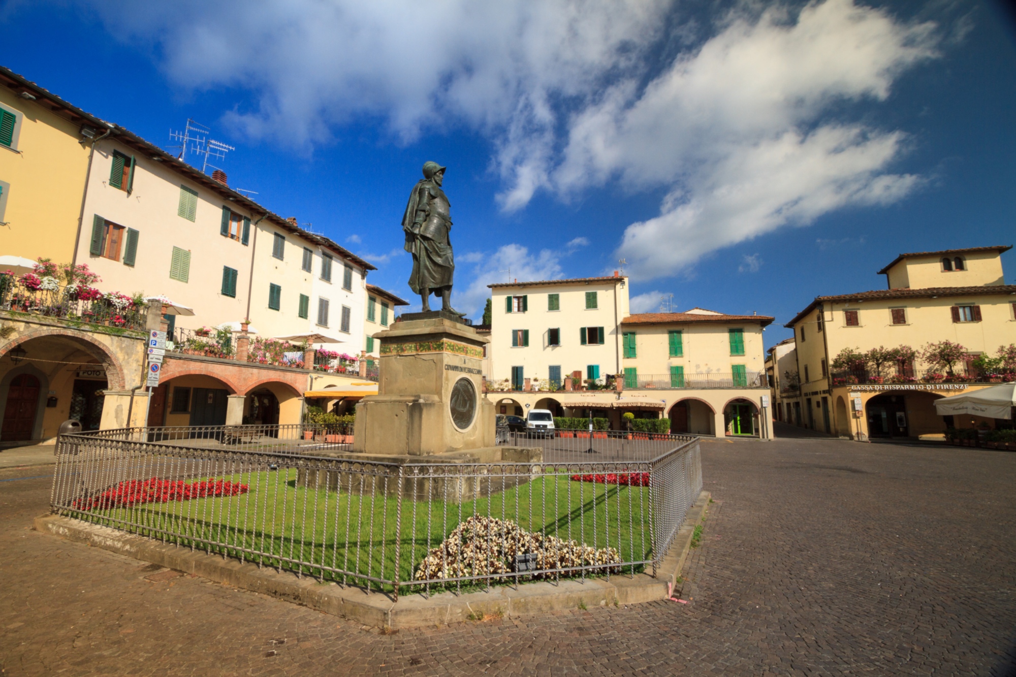 Piazza in Greve, surrounded by colonnades, with the centre statue dedicated to Giovanni da Verrazzano