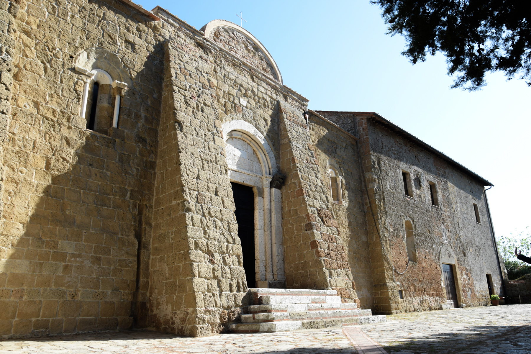 Cattedrale di Sovana, facciata