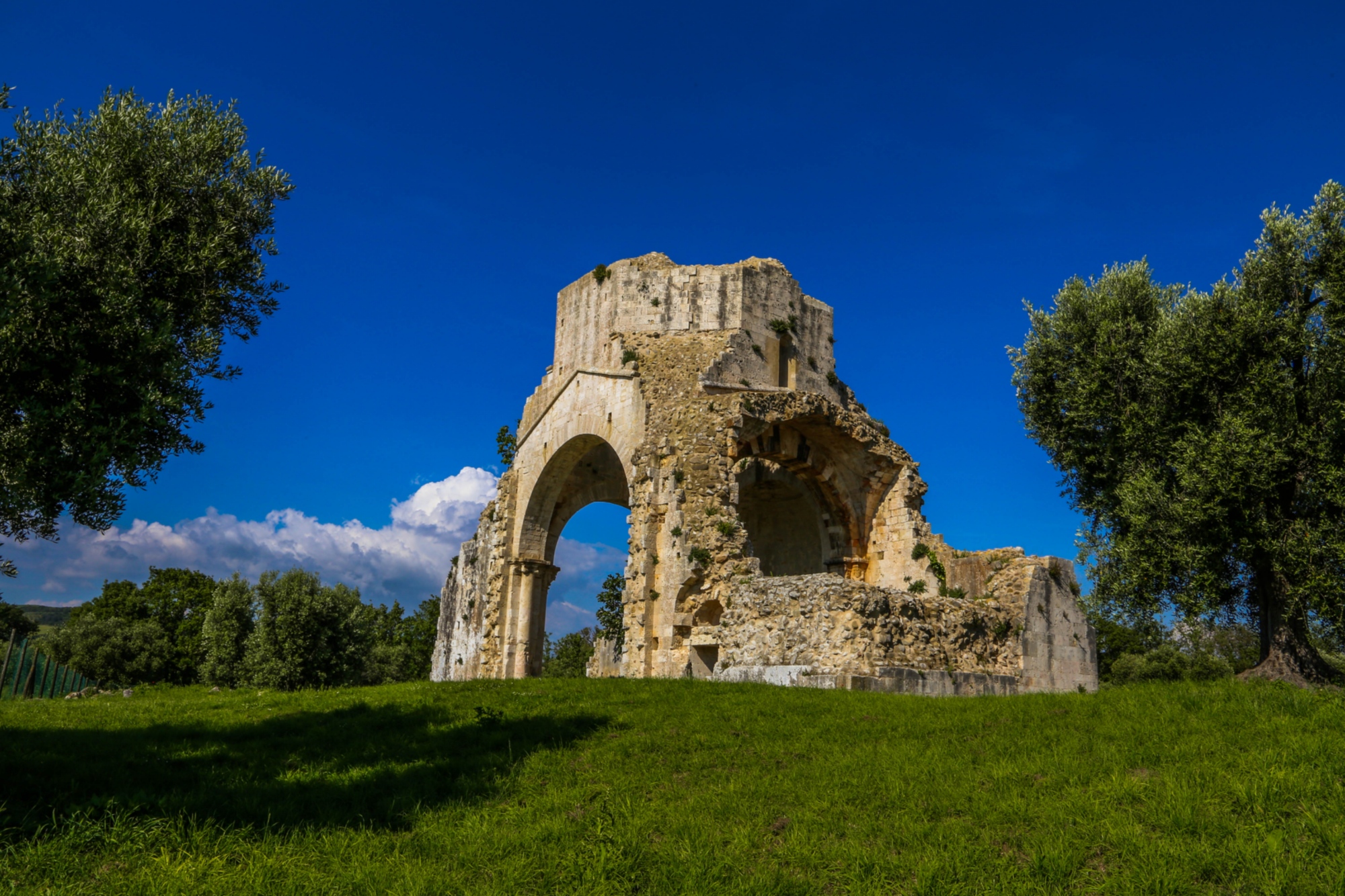 Le rovine di San Bruzio a Magliano in Toscana